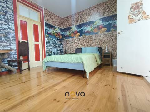 Moradia T6+1 com 2 pisos, bem localizada e com frente para duas ruas &#124; NOVA Imobiliária