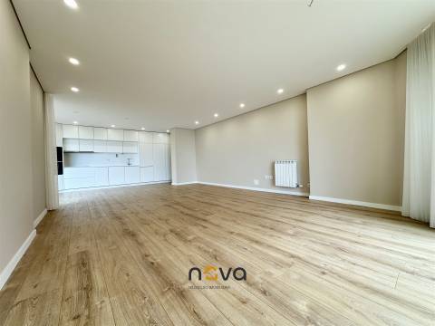 Apartamento T3 remodelado com vistas de mar na Póvoa de Varzim NOVA Imobiliária