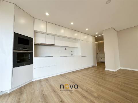 Apartamento T3 remodelado com vistas de mar na Póvoa de Varzim NOVA Imobiliária