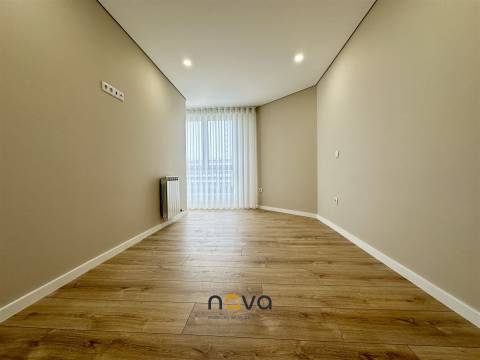 Apartamento T3 remodelado com vistas de mar na Póvoa de Varzim NOVA Imobiliária