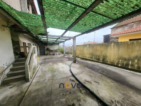 MORADIA T4 PARA RESTAURO EM AGUÇADOURA