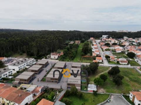 Excelentes moradias T3+1 de LUXO situadas a 900m da praia &#124; NOVA Imobiliária