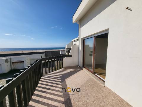 Moradia T3 em primeira linha de mar