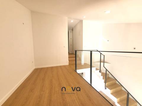 Moradia T3 em primeira linha de mar