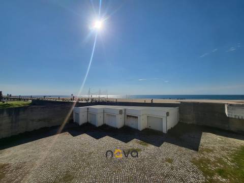 Moradia T3 em primeira linha de mar