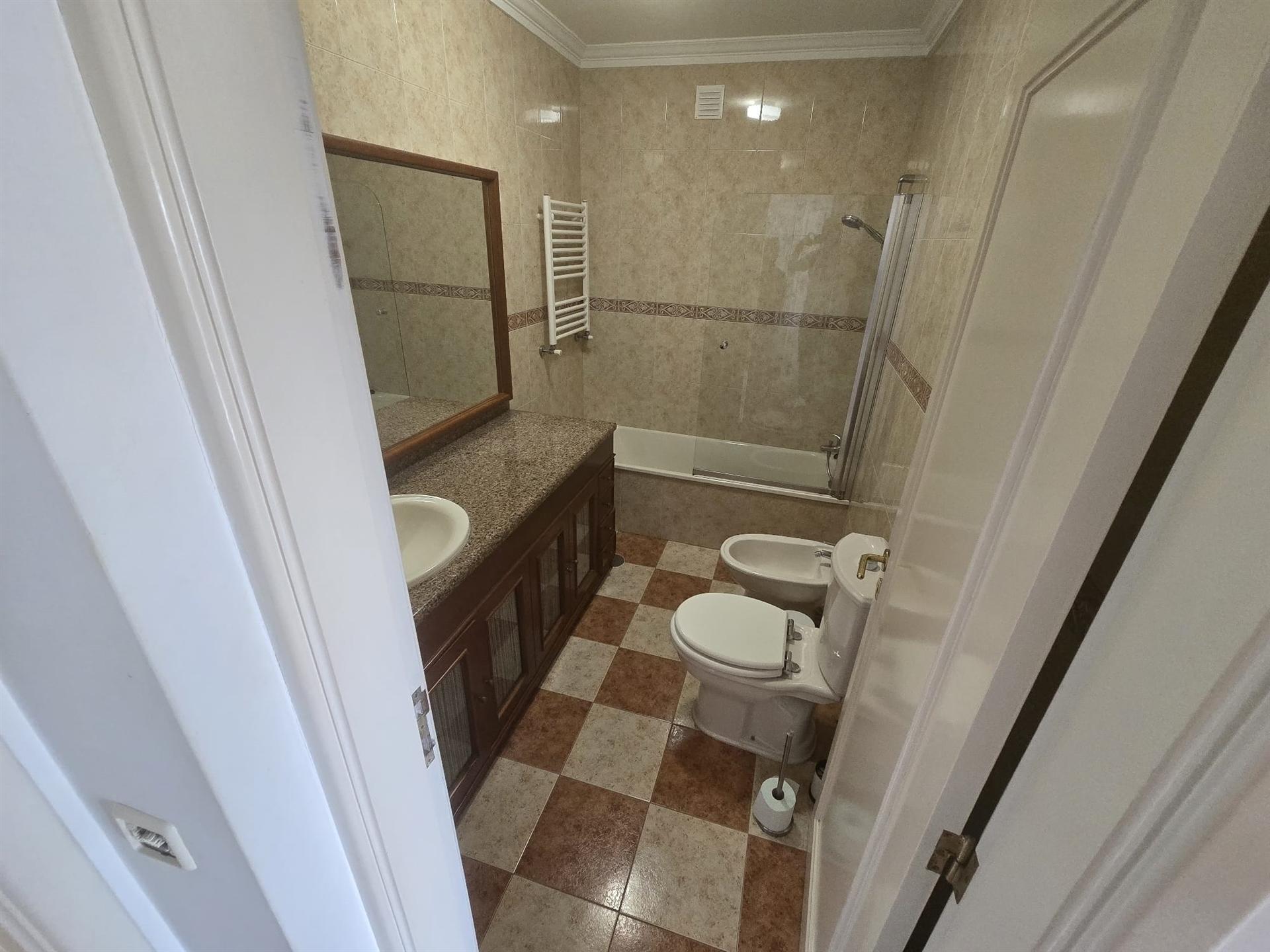APARTAMENTO T2 NA RUA 27 DE FEVEREIRO