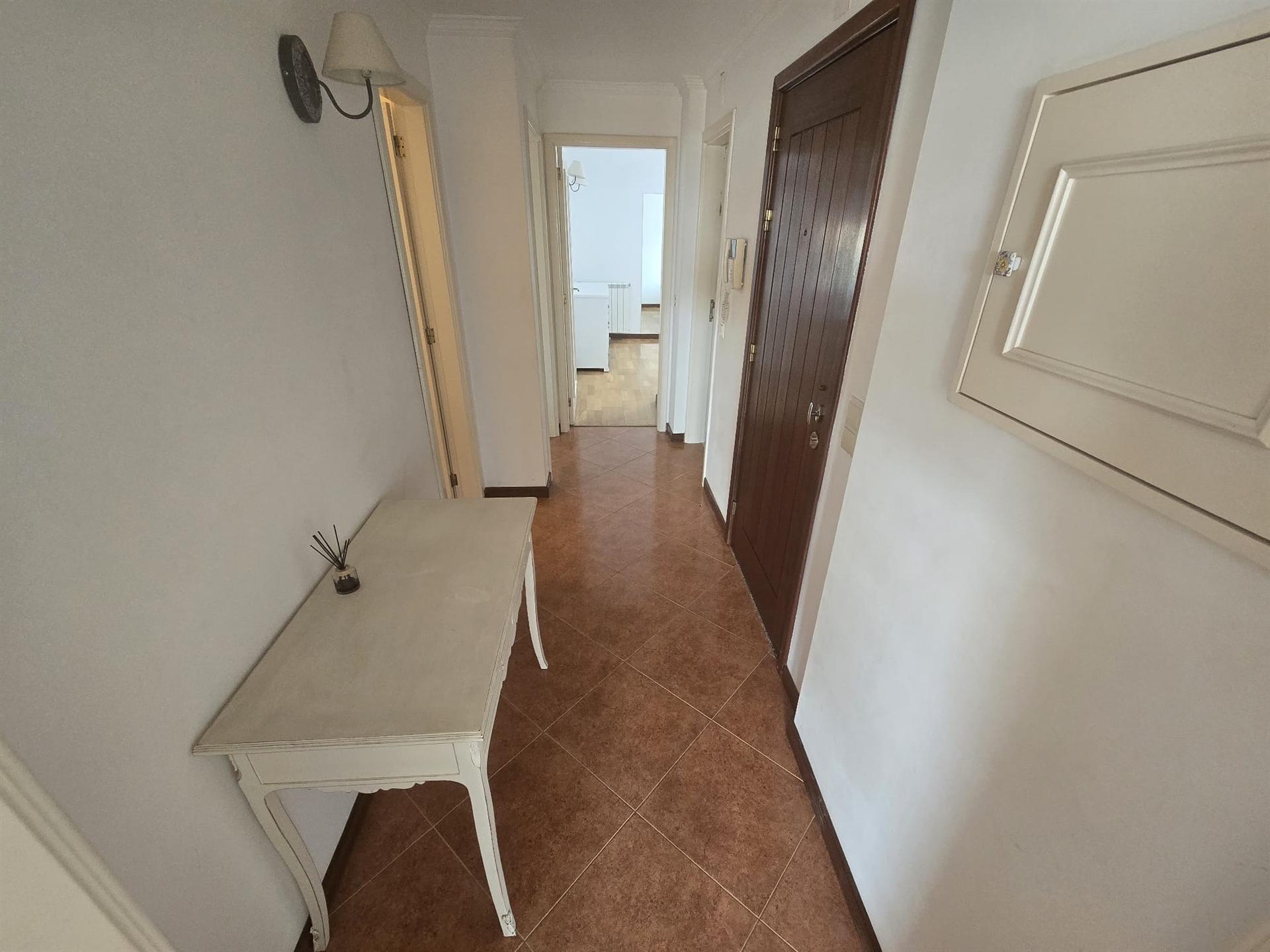 APARTAMENTO T2 NA RUA 27 DE FEVEREIRO