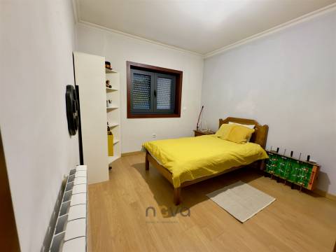 Arcos de Valdevez: T3 com Jardim, Terraço, Cave e Terreno Averbado