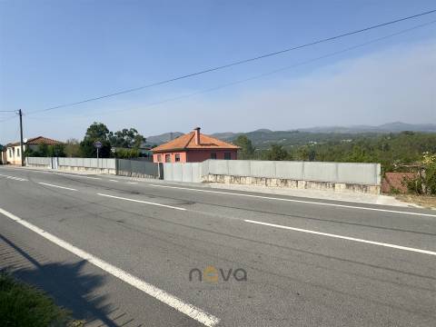 Arcos de Valdevez: T3 com Jardim, Terraço, Cave e Terreno Averbado