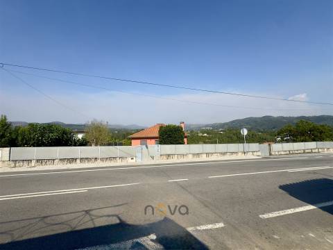 Arcos de Valdevez: T3 com Jardim, Terraço, Cave e Terreno Averbado