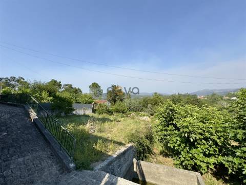 Arcos de Valdevez: T3 com Jardim, Terraço, Cave e Terreno Averbado