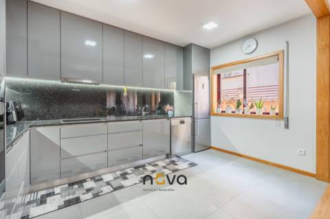Apartamento T3 Duplex Remodelado - Macieira da Maia