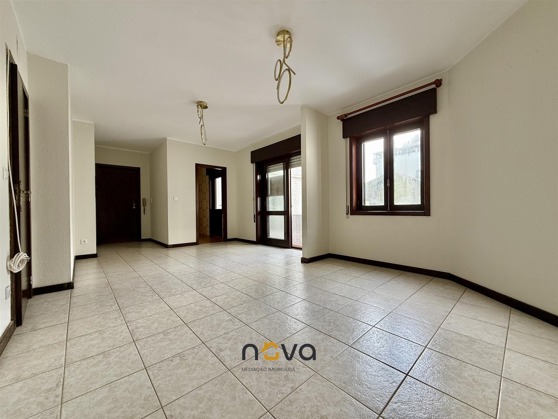 Apartamento T2 para venda, em Aver-o-mar, a 100m da praia