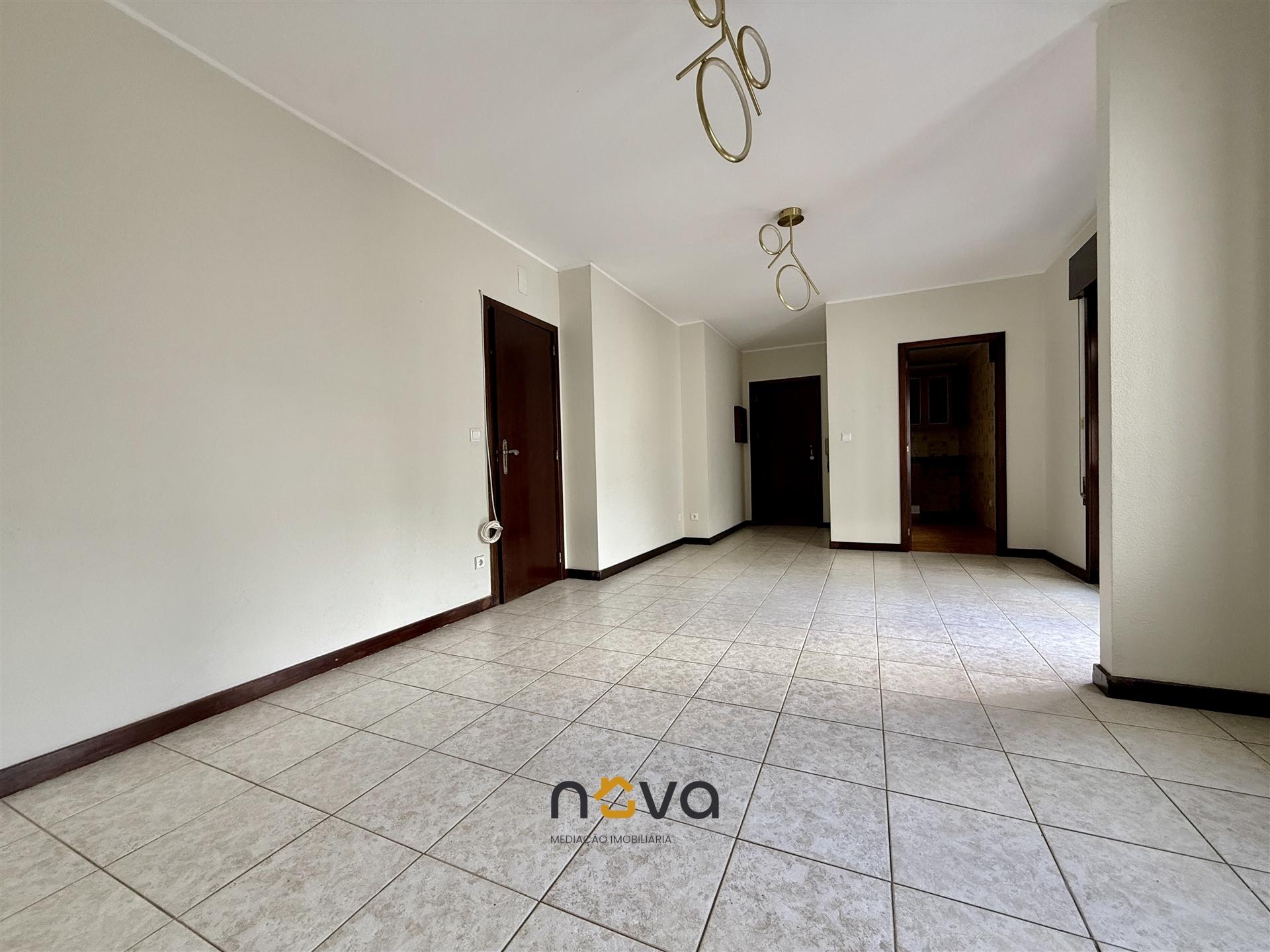 Apartamento T2 para venda, em Aver-o-mar, a 100m da praia