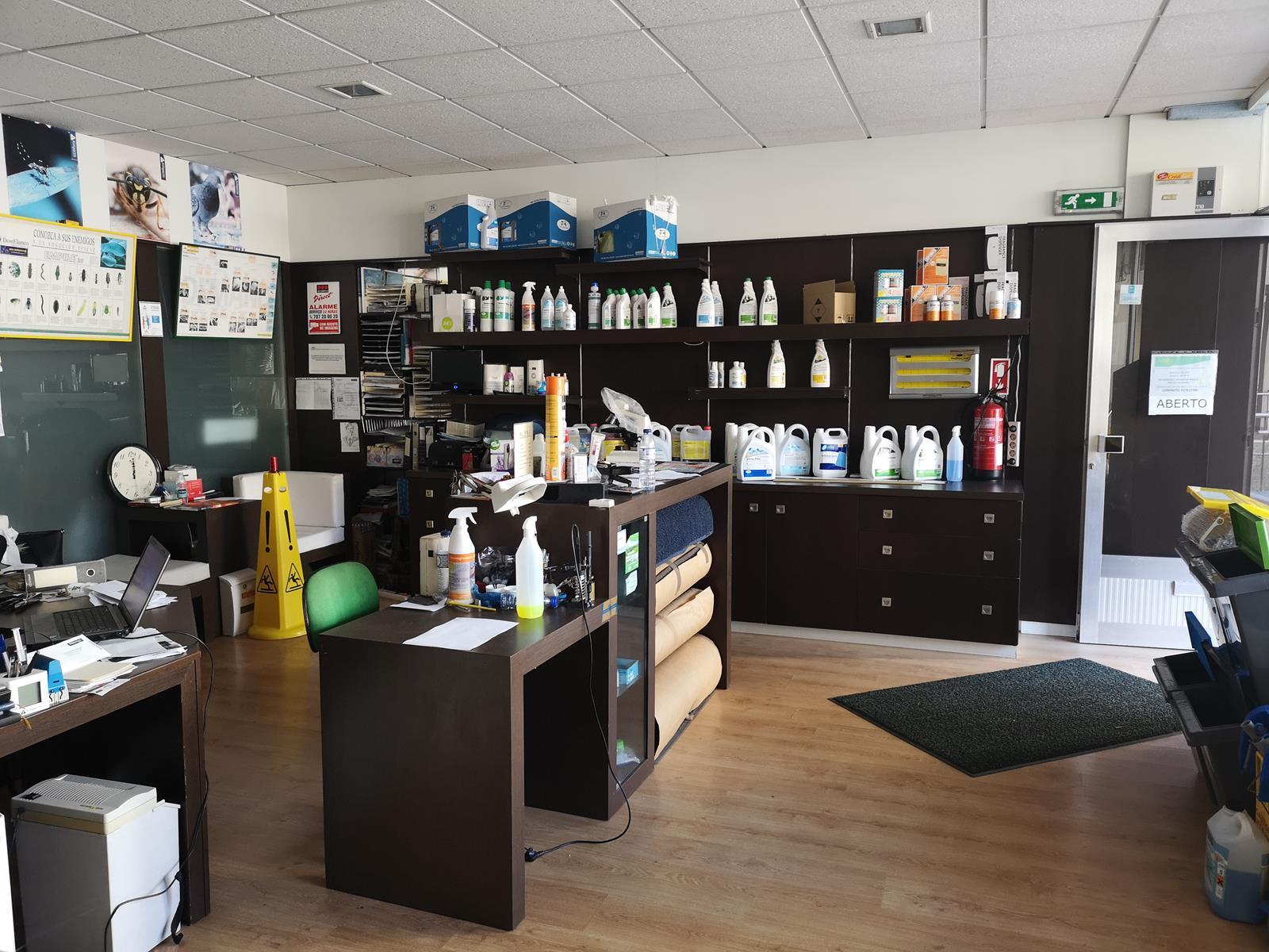 Loja comercial com 82 m2 com montra e boa visibilidade. Póvoa de Varzim | Nova Imobiliária