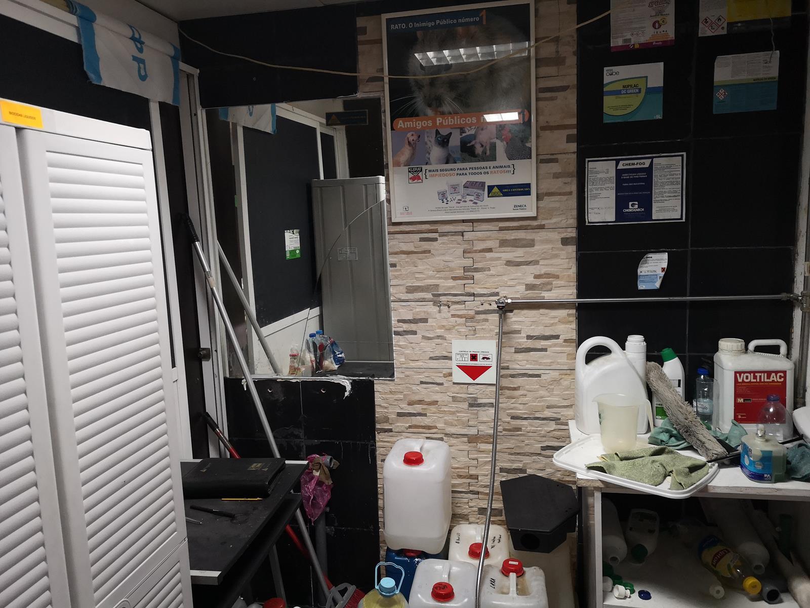 Loja comercial com 82 m2 com montra e boa visibilidade. Póvoa de Varzim | Nova Imobiliária