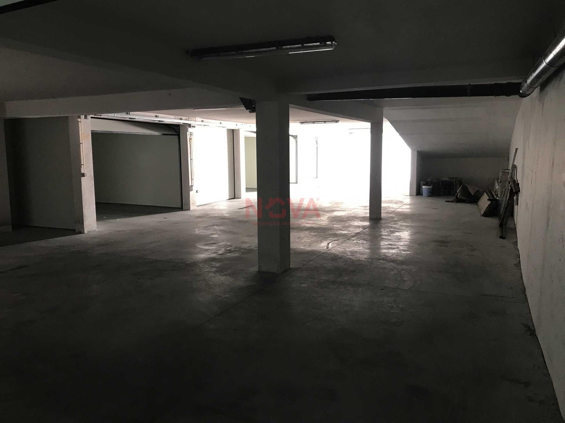 Garagem fechada para 2 carros na Povoa de Varzim  | NOVA Imobiliária