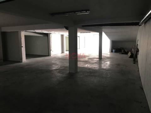 Garagem fechada para 2 carros na Povoa de Varzim  | NOVA Imobiliária
