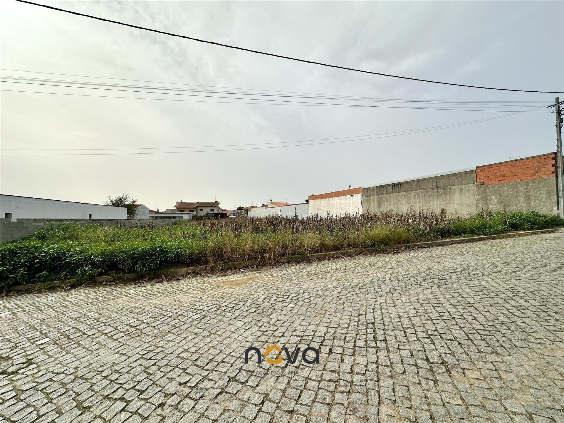 Terreno urbano com 2143 m2 para construção de moradia | NOVA Imobiliária