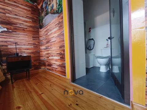 Moradia T6+1 com 2 pisos, bem localizada e com frente para duas ruas | NOVA Imobiliária