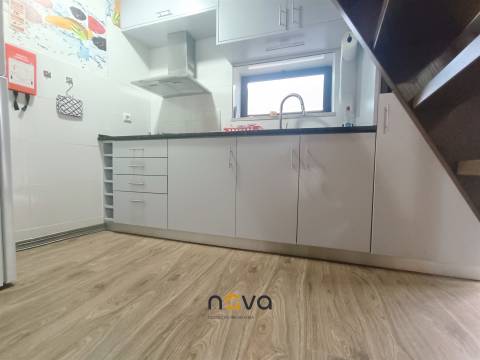 Moradia T6+1 com 2 pisos, bem localizada e com frente para duas ruas | NOVA Imobiliária