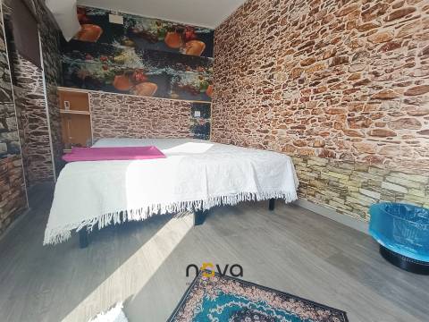 Moradia T6+1 com 2 pisos, bem localizada e com frente para duas ruas | NOVA Imobiliária