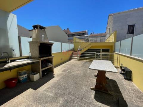 Moradia em banda tipo T4 no centro da cidade | NOVA Imobiliária