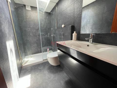 Moradia em banda tipo T4 no centro da cidade | NOVA Imobiliária