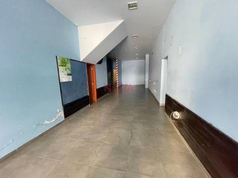 Moradia em banda tipo T4 no centro da cidade | NOVA Imobiliária