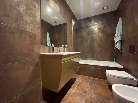 Moradia em banda tipo T4 no centro da cidade | NOVA Imobiliária