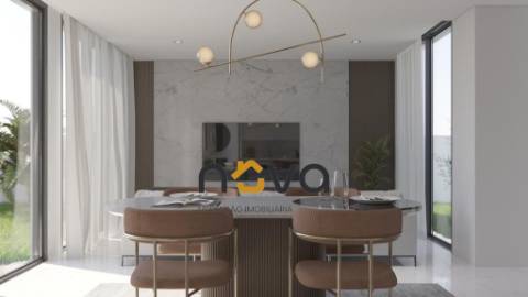 Excelentes moradias T3/ T3+1 de LUXO situadas a 900m da praia | NOVA Imobiliária