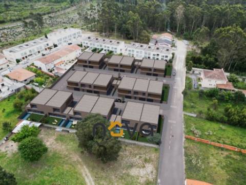 Excelentes moradias T3/ T3+1 de LUXO situadas a 900m da praia | NOVA Imobiliária