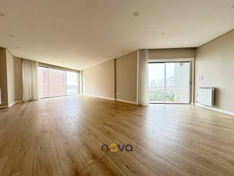 Apartamento T3 remodelado com vistas de mar na Póvoa de Varzim NOVA Imobiliária