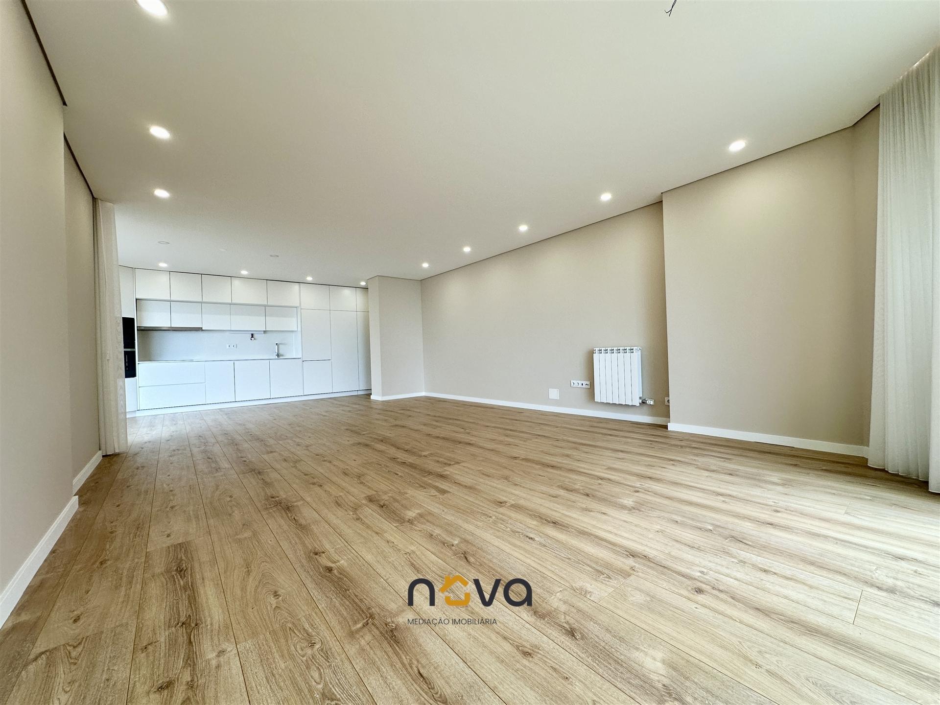 Apartamento T3 remodelado com vistas de mar na Póvoa de Varzim NOVA Imobiliária