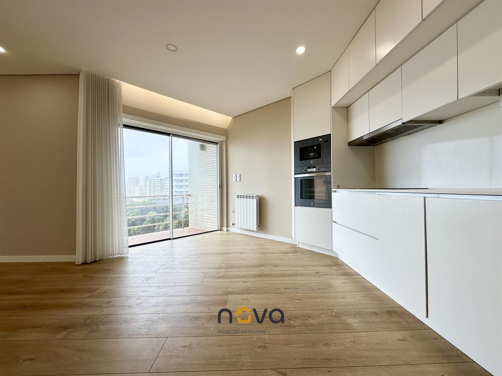 Apartamento T3 remodelado com vistas de mar na Póvoa de Varzim NOVA Imobiliária