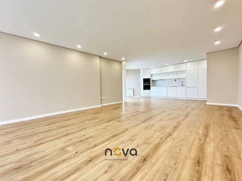 Apartamento T3 remodelado com vistas de mar na Póvoa de Varzim NOVA Imobiliária