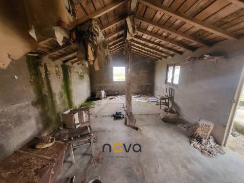 MORADIA T4 PARA RESTAURO EM AGUÇADOURA