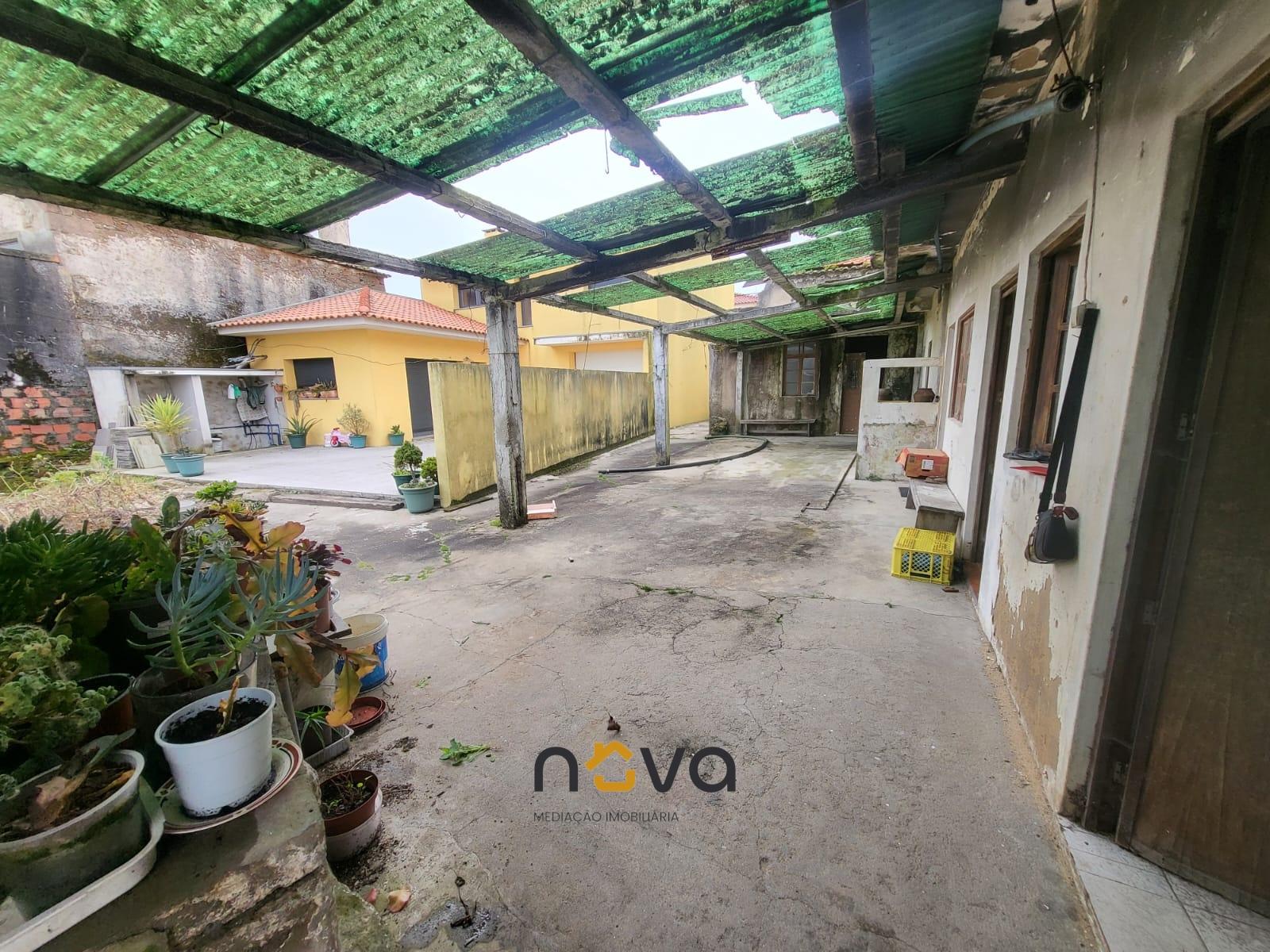 MORADIA T4 PARA RESTAURO EM AGUÇADOURA