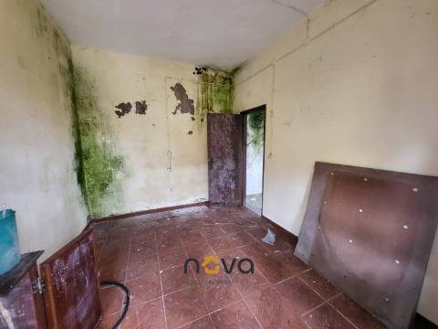 MORADIA T4 PARA RESTAURO EM AGUÇADOURA