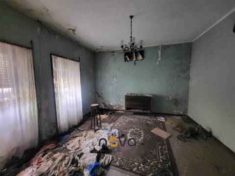 MORADIA T4 PARA RESTAURO EM AGUÇADOURA