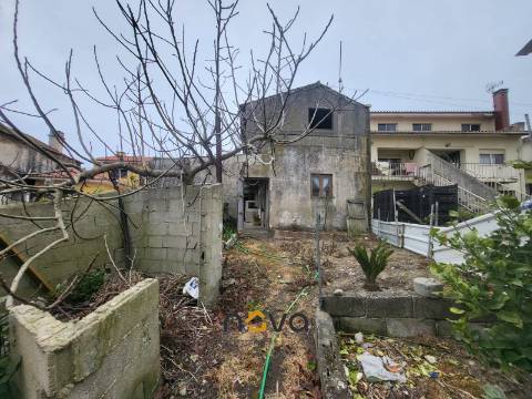 MORADIA T4 PARA RESTAURO EM AGUÇADOURA