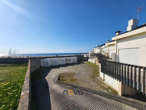 Moradia T3 em primeira linha de mar