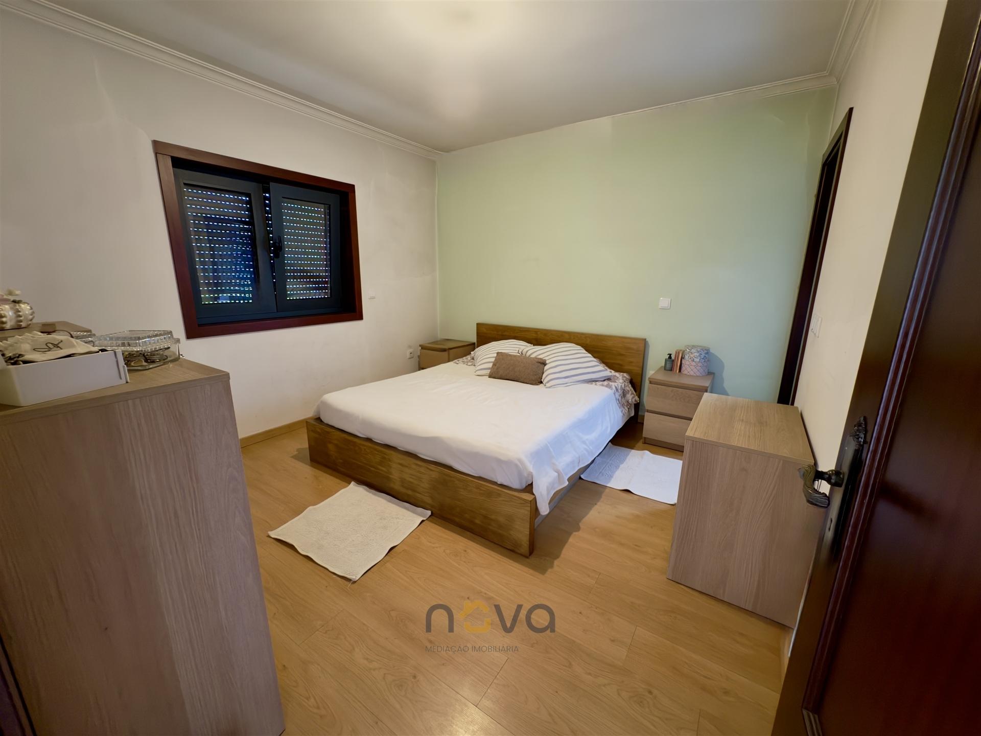 Arcos de Valdevez: T3 com Jardim, Terraço, Cave e Terreno Averbado