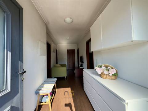 Arcos de Valdevez: T3 com Jardim, Terraço, Cave e Terreno Averbado