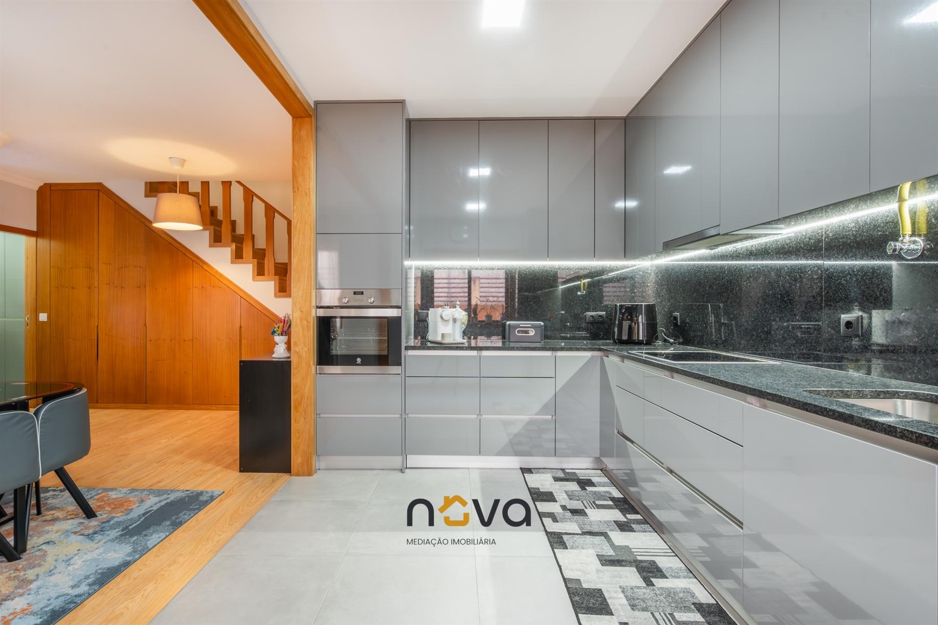 Apartamento T3 Duplex Remodelado - Macieira da Maia