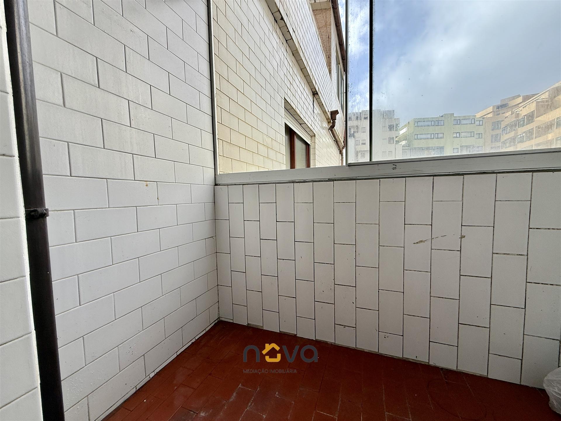 Apartamento T2 para venda, em Aver-o-mar, a 100m da praia