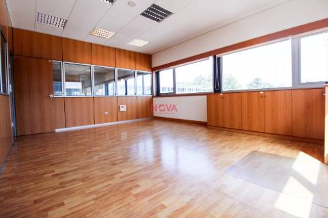 Escritório  Arrendamento em Sanguedo,Santa Maria da Feira