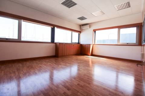 Escritório  Arrendamento em Sanguedo,Santa Maria da Feira