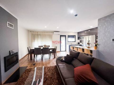 Moradia em Banda T3 Venda em Ermesinde,Valongo