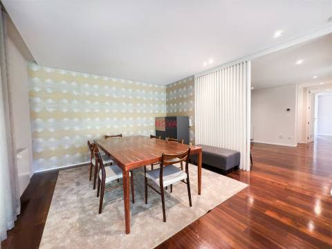 Apartamento T4 Arrendamento em Lordelo do Ouro e Massarelos,Porto